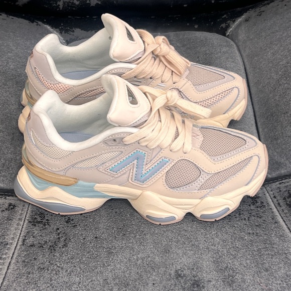 WOMEN’S New Balance 9060 Ivory Cream Pink Sand - Picture 6 of 10